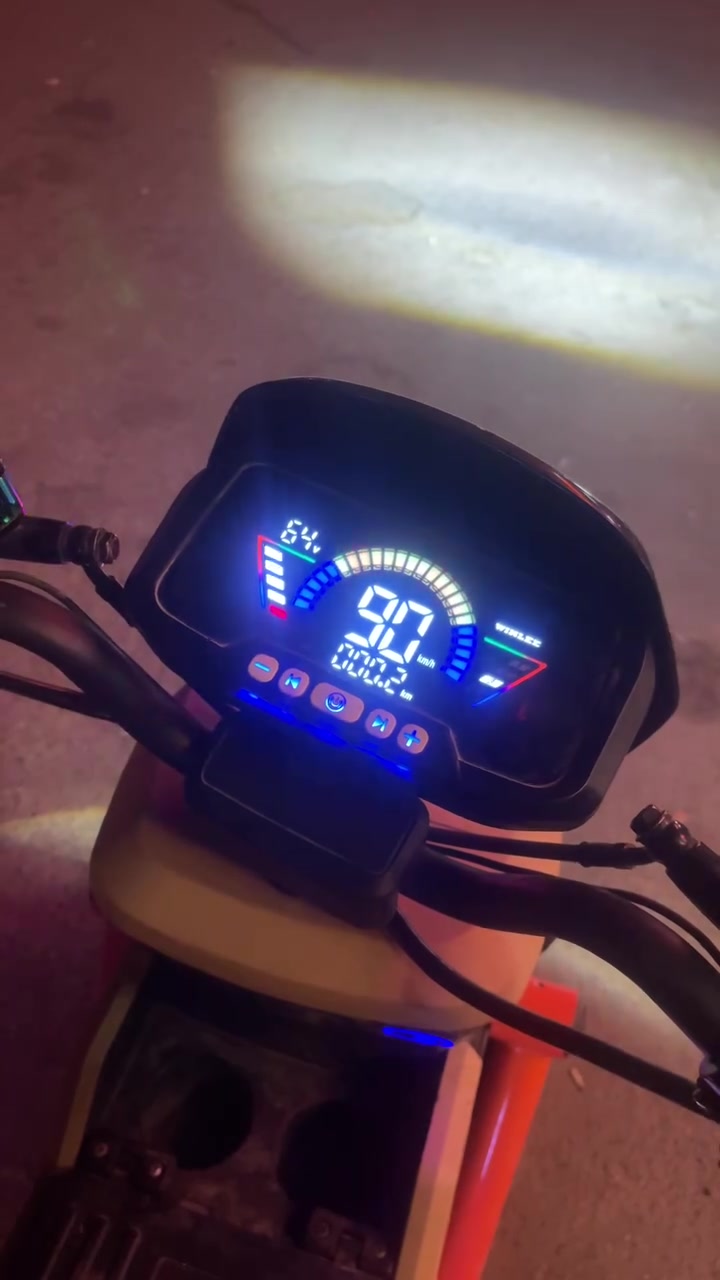 دراجه شحن F3سوبر دراجه جديده نضيفه مبدل بطاريه اصليه شرط الفحص عيب مابيها  نضامR بك بيها لايت عالي ناصي اشاره يمنه يسره دبل اشاره مسجل صوته عالي السعره المطلوب550وبيها مجال بسيط
ونضام بصمه وكارت عن بعد


**إذا كنت صاحب هذا الإعلان وتريد حذفه لأي سبب، رجاءا أرسل رسالة إلى الدعم الفني**