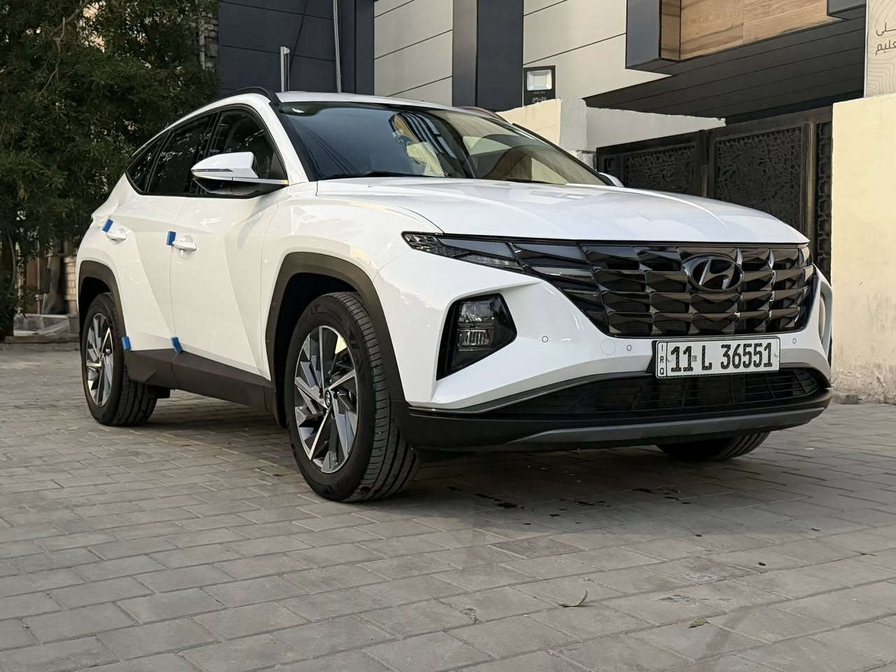 السلام عليكم
سيارة للبيع توسان موديل 2024 خليجي فول مواصفات قمارة حديد السيارة بيها ملاحضة بسطة وموضح بالفديو كلشي 
السيارة ماشية 26الف كم
مواصفات السيارة :
- بصمة تشغيل وتشغيل عن بعد 
- تحكمات ستيرن جهتين 
- مقاعد كهرباء
مكان السيارة /بغداد حي اور بيع مستعجل 

للاتصال رقم الهاتف  ‭0775 551 4435‬
