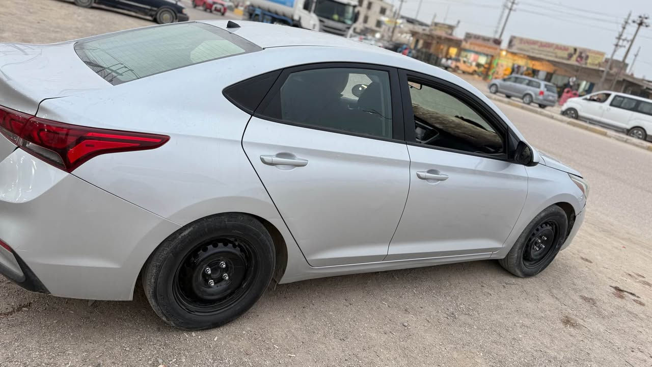 السلام عليكم سياره اكسنت للبيع موديل 2022وارد امريكي كفاله سياره ماعدا البنيد مبدل مكينه وكير وحداده جاهزات كفاله تبريد ثلج المكان البصره القرنه ***********                        ***********رقم الواتساب Singapore
