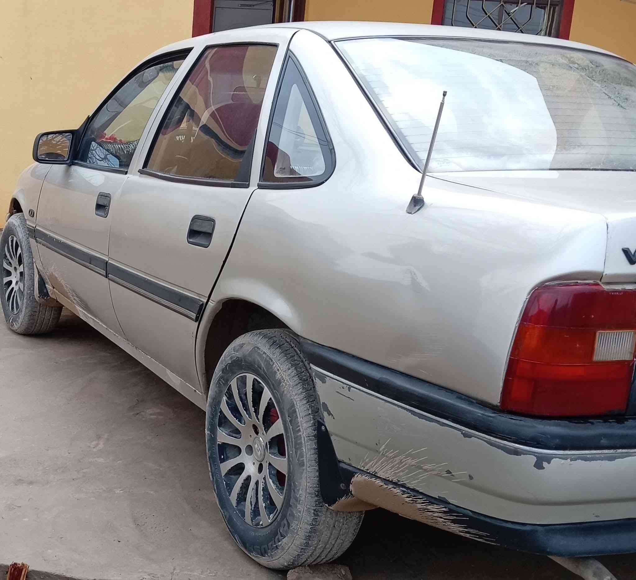 فكترا موديل 91 حجم 18
گير محرك شرط
رقم نينوى دولي السياره بأسمي
كابون ماستر( الجديد)
بيها بارد بالتكمه جهة النفر + اكو ملاحضات بسيطه السعر 35 وبيها مجال للاستفسار ***********
