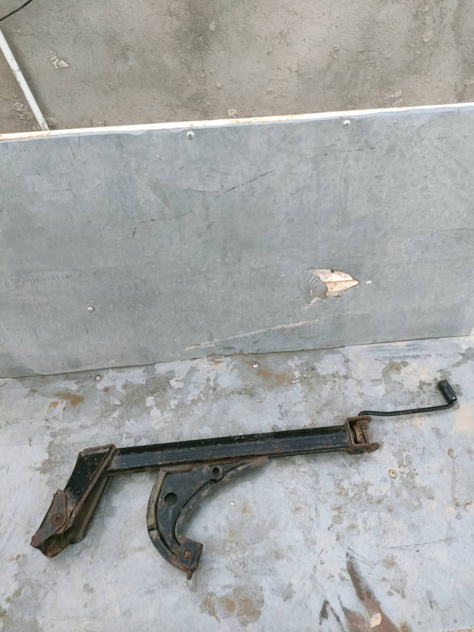 سلام عليكم غراض بي ام 735 للبيع يوجد توصيل  رقم الهاتف ***********
