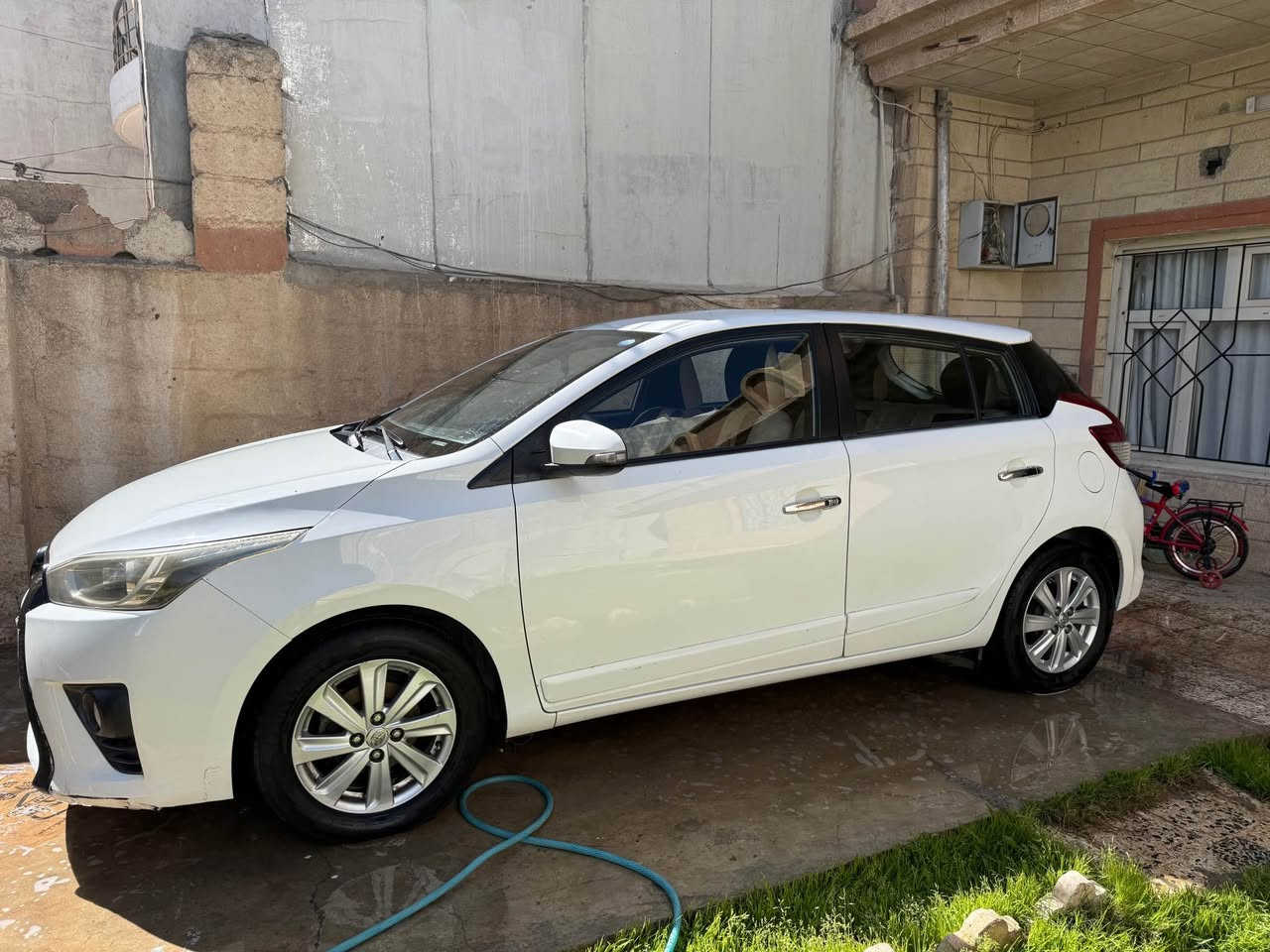 تويتا يارس موديل 2015فول فول كواية فات مةكينة گةورة دوو پارجيةي بوياخة دوو جي ساردة كوتة*********** Singapore
