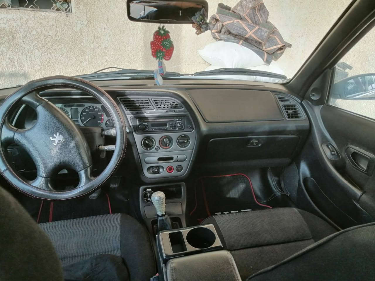 السلام عليكم  سياره بيجو 306
رقم دولي بغداد بسمي بدون صبغ 
 بيها بارد شويه صدر محرك كير كله بلشرط
السياره جاهزه  مجهزه مالت بيت
 السعر 65 او بيه مجال بسيط مكاني العلم سمره ***********
