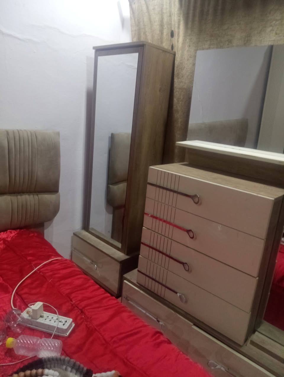 غرفه للبيع 400 بالنجف وبيها مجال. ***********
