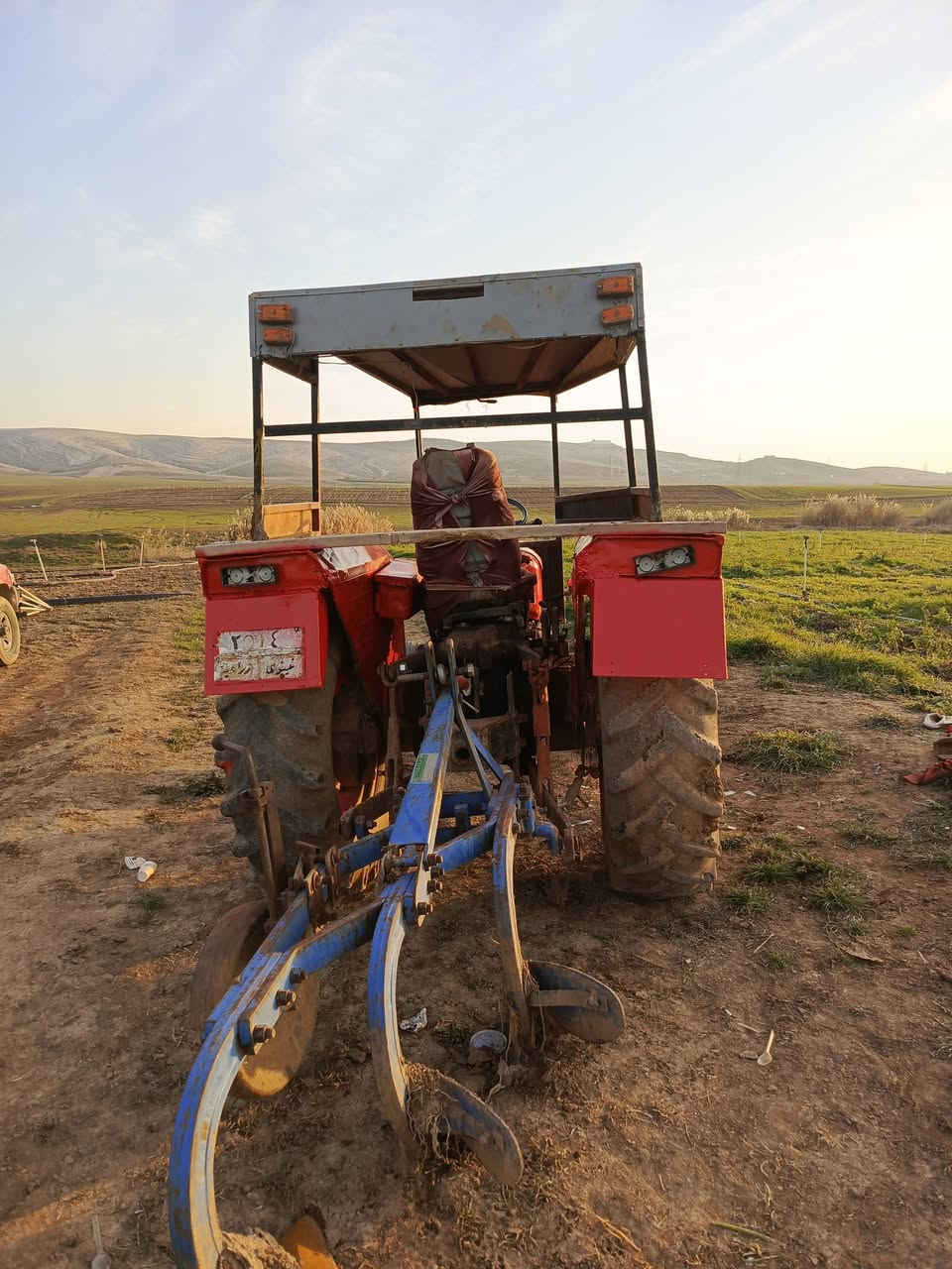 عنتر للبيع موديل 87 حجم 71 سعر 3,000,000 رقم نينوى بيها رقم سنويه بس صاحب الشرعي ما موجود مكاني بمحافظه دهوك ***********
