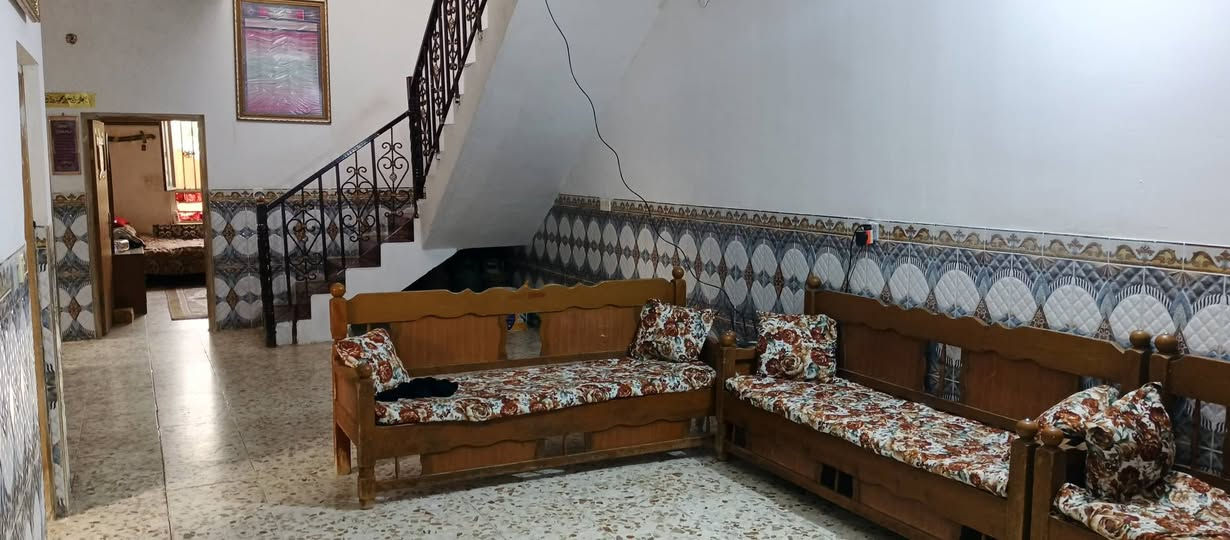 السلام عليكم بيت للبيع في قرية طالب العلي مساحة 700 واجهة 10 بي 5 غرف نوم خدمات ستقبال مطبخ صحيات البيت كامل مراجعة *********** شراي اتصل ودلل
