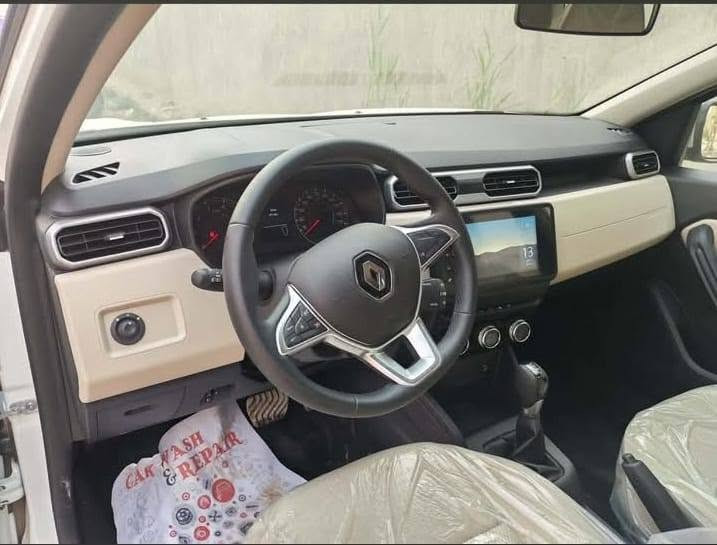 رينو داستر ۲۰۲۵ الزيرو مماشيه ابد من الشركة للبيت الشكل الجديد حرة بدون لوحات استلام شركة بشهر الخامس ٢٠٢٦ لون ابيض سيارة اعتمادية وقوية جدا سرعة وانطلاقة وثبات وتعمل بالبنزين العادي ضمان من الشركة 3 سنوات صيانة دورية في شركة رينو وبطاقة الضمان والصيانة موجودة بصمة تبريد خلفي محرك ١٦٠٠ تنفس طبيعي من شركة نيسان اليابانية كير أي تي ٦ نمر من شركة نيسان نظام إيكو تحكم ستيرن شاشة كبيرة كامرة حساس خلفي ويل کب مثبت سرعه ستيرن كهربائي حساس إطارات مانع انزلاق وانحدار زوم لايت ترحيب عند الاقتراب والمغادرة في الشاشة والد الأمامي والخلفي والقفالات
للتواصل
 ***********
موجود خاص واتساب
