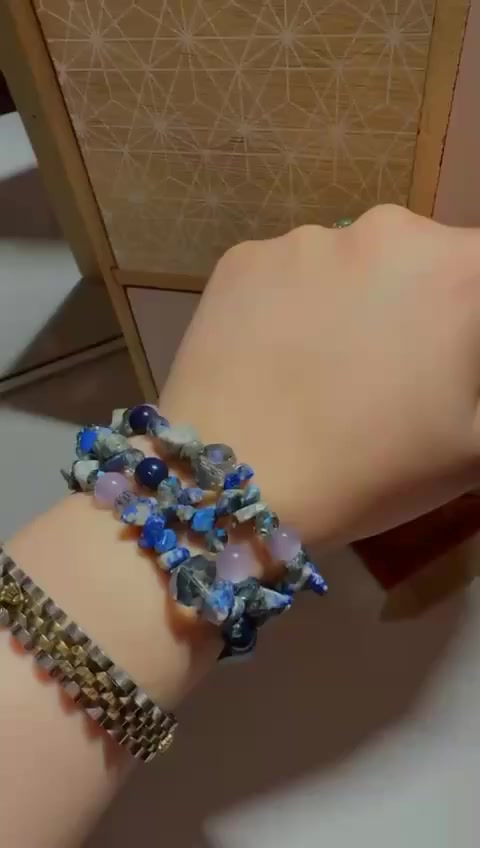 يساعد على التوازن العاطفي والهدوء وتهدئـة المشاعر
يدعم البدايات والتغيير الإيجابي 

يمنح احساس بالسكينه والتخلص من التوتـر 

يعزز حب الذات والثقة بالنفس 

يساعد على الشفاء العاطفي من الحزن او الجروح 

يساعد على الأسترخاء ويخفف التوتر والقلق 

هذا الأسوار مُرتبط بالطاقة الروحية والحماية المعنويـه ويخلق طاقة لطيفة ومريحة بالمكان 🫶🏻🤍

السعر 25 ألف 

والتوصيل ٣ الاف لكافة محافضات العراق


**إذا كنت صاحب هذا الإعلان وتريد حذفه لأي سبب، رجاءا أرسل رسالة إلى الدعم الفني**