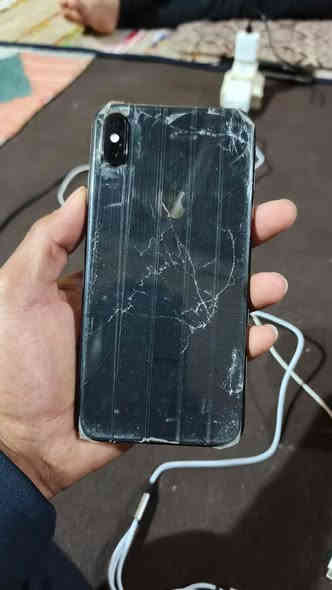 سلام عليكم 
ايفون اكس ماكس ايس 
ذاكره ٢٥٦
بطاريه ٧٨
فول نظافه بس الظهر مشروك ومخلي تيب عليه 
ما مفتوح فيس ايدي شقال 
شاشه بلاد بطاريه بلاد السعر ٢٢٥
رقم التلفون ***********
مكاني كركوك عمل شعبي
