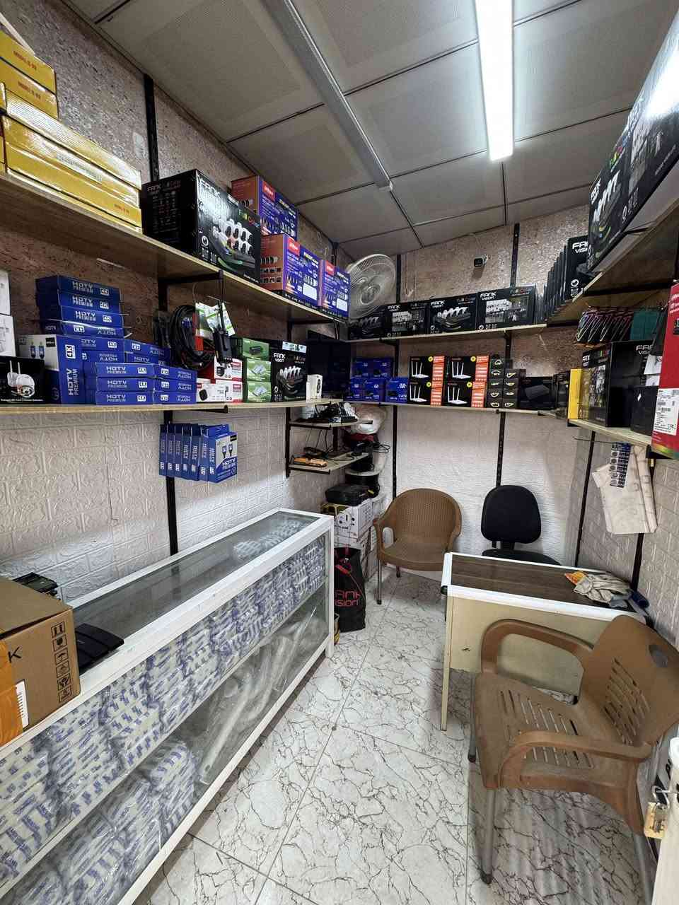 ✨ اللهم صلي  على محمد وآل محمد ✨
احصل على أفضل أنظمة المراقبة الآن!
📍 مكتب عين الصقر لكاميرات المراقبة

نقدم لكم كاميرات المراقبة من FankVision:

🎥 أربع كاميرات مع صوت وصورة ليل ونهار، ملونة بجودة عالية
📺 جهاز DVR 4 ch 5M
🔌 محول رئيسي 5Aمع عقرب  لضمان التشغيل
💾 هارد 500GB أصلي
📏 واير مع كل كاميرا بطول 20 متر
� إمكانية المشاهدة والتحكم الكامل عبر الموبايل: يمكنك مشاهدة البث المباشر 🎥، إعادة التسجيل ⏮️، التحكم في الإعدادات ⚙️، وسماع الصوت بكل وضوح 🔊.

✅ عروض خاصة بسعر 250 ألف شامل التنصيب

📍 الموقع: ديالى بعقوبةبهرزمقابيل كراج حجي سبع
📞 للاستفسار: اتصل على الرقم ***********
بادارة عمر رائد
