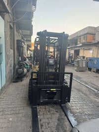 للبيع كتر 3 طن ونص 3 حركات جب ناصي حاويه جكين وسط 3 سلايتات موديل 2004...