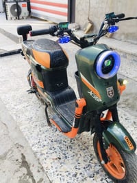 للبيع دراجه شحن اكس900 د دراجه نضيفه 5بطارات كبار اشاير لايت عالي زنون...