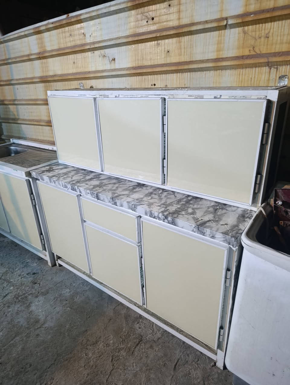 السلام عليكم كاونتر 3قطع نضيف سعره 210 وبي مجال مكاني ابو غريب منسيه مقابل حليب بلادي هذه رقمي للتواصل ***********بي وتساب
