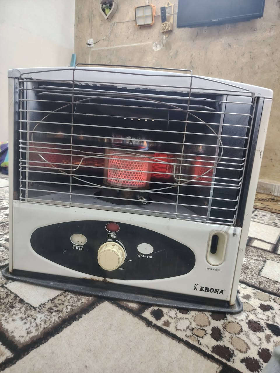 سلام عليكم صوبه كيرونه باب الأول الاصلي شرط لاهيس ولاغاز السعر 65 الف بي مجال مكاني أسرئ مفقودين ***********
