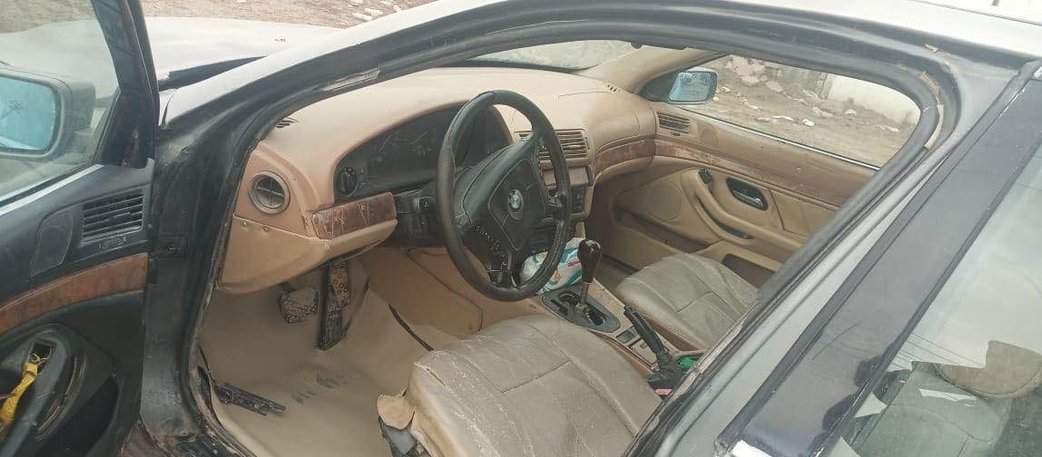 بي ام صقر موديل 97 سياره مكلوبه ومعمره رقمها بصره مكينه وكير ففيتي 3000 السعر 25 وبيها مجال مكان السياره العماره التواصل ع رقم فقط ***********
