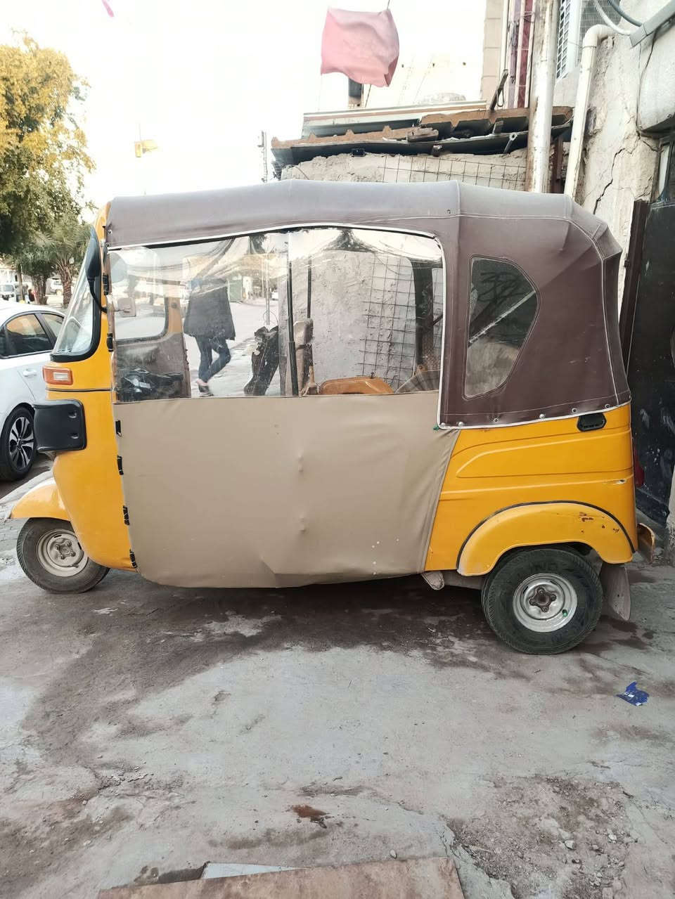 السلام عليكم 
تكتك موديل 21 للبيع نظيفه 
رقم وسنويه باسمي تحويل ثاني يوم بيها ضربه بالصفحه واللغد
***********
