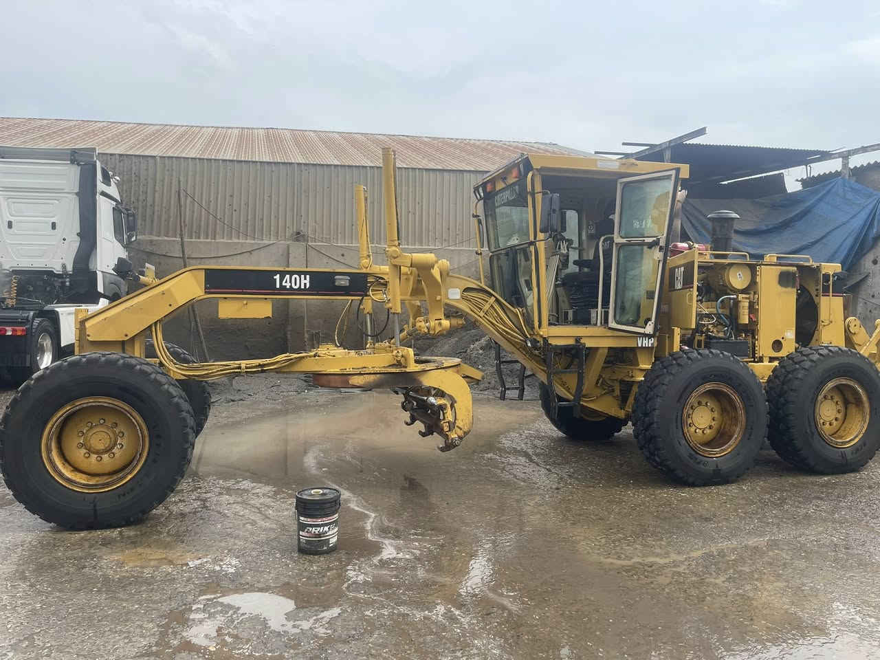 گليده ر CAT 140H  موديل ٢٠٠٠ دحول جديد منفيست بصرا مكفول مكان اربيل ***********
