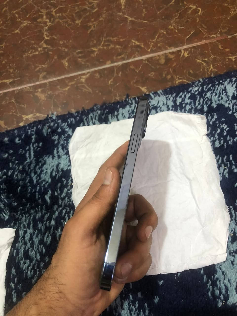 للبيع 13برو ماكس نضافه 98بلميه فقط كابره مبدله كله بلادي سعر 550/***********
