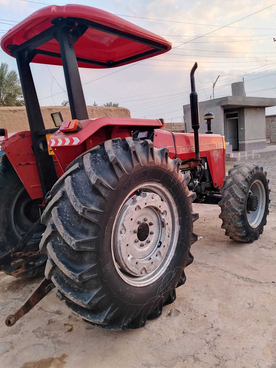 تركتر دبل أكسل أيراني 
موديل 2014  رقم وسنوية دهوك للــ 2027 
تريد تحويل تريد وكالة 
طخم تواير خلفي جديد 
السعر 105 وبيها مجال 
المكان صلاح الدين الشرقاط 
الاستفسار  ***********
