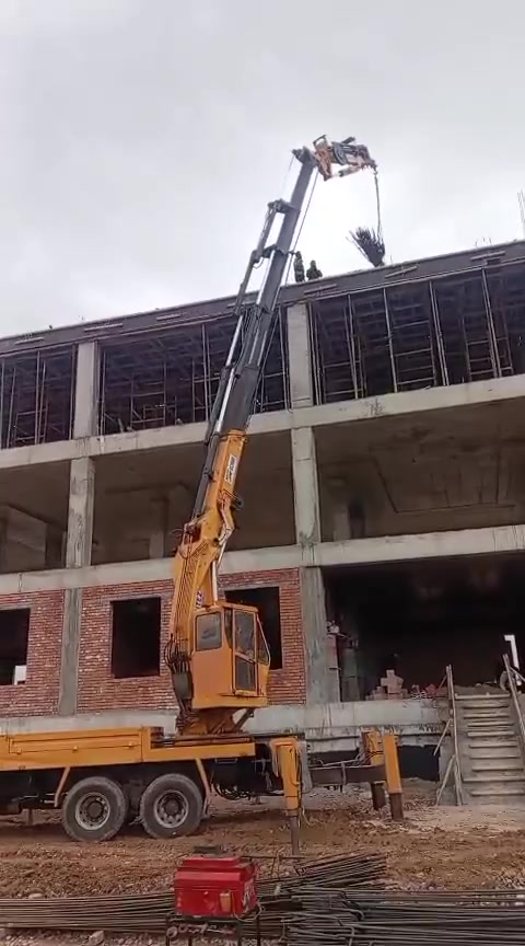 سیارە دایو 
کرین  32 طن
رقم ئارم بەناو دەکرێ
سعر :350 ورەقە
***********
***********
***********
***********
***********
***********
