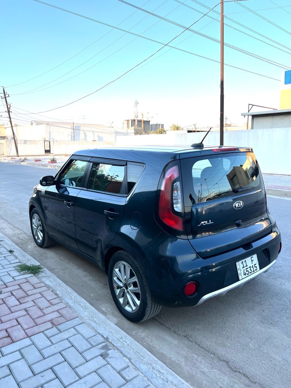 كيا سول موديل 2018 وارد امريكي
رقم بغداد باسمي ماشيه 86 الف 
محرك 2000 gdi وكير at
بدون صبغ حته الدعاميات بدون صبغ بدون ايرباك بدون تبديل بدون حادث فقط بارد بسيط جداً في الباب
مواصفاته بصمه شاشه كبيره لمس مع كامره
سماعات ماركة هارمن كاردن لايت زنون حساس اطارات تحكم ستيرن مثبت سرعه وبعد بيه مواصفات
صدرهه جديد تخم تاير ياباني جديد
السياره نظيفه جداً وبلعافيه تصير من نصيبه 
مابيه اي نقص ربع متصرف عليه  
سعرهه 126 ورقه وبيه مجال بسيط
مكانه بغداد المنصور للاستفسار 
***********
***********