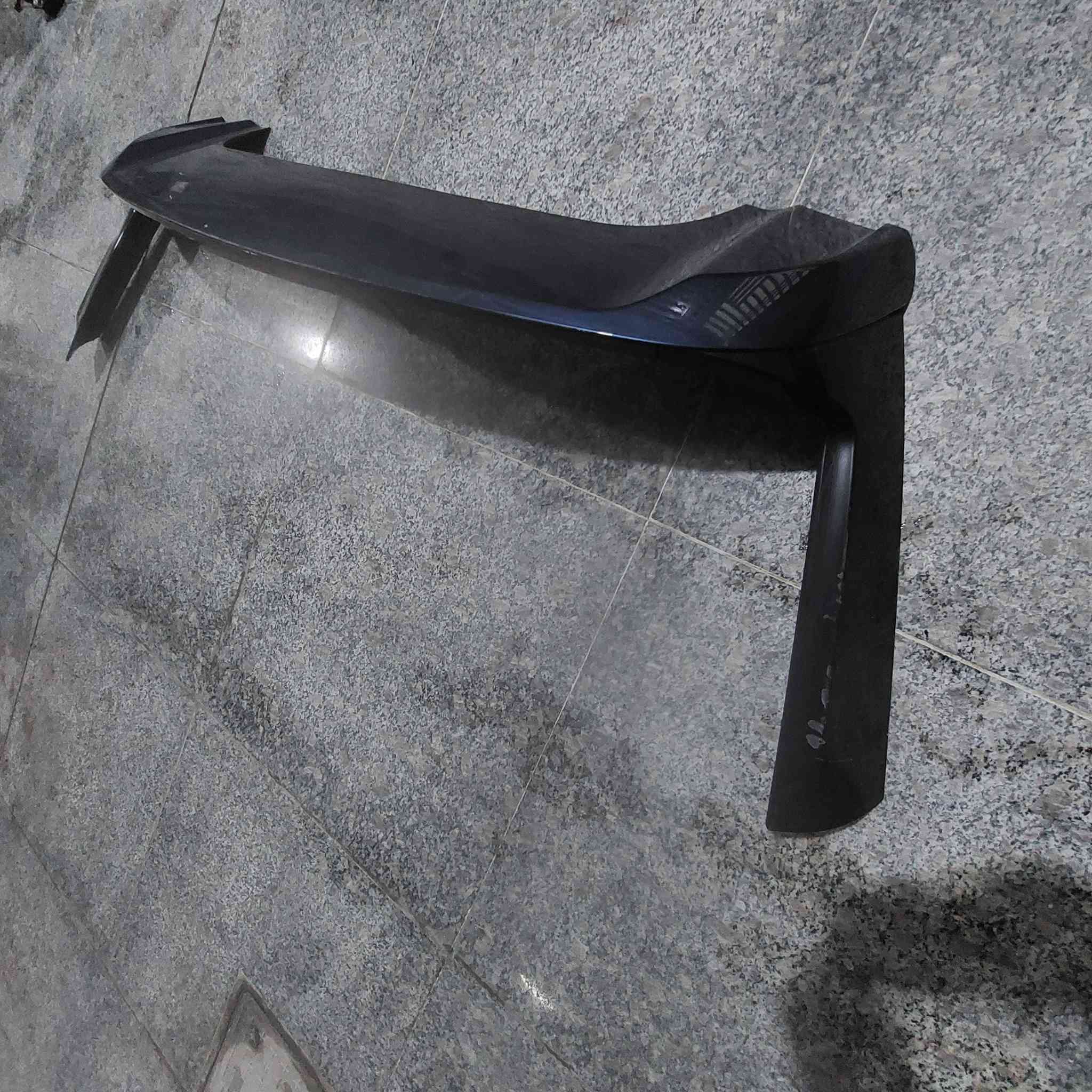 سبايدر ترافرس ٢٣ لون ازرق مع الأكتاف واشارة stop light.
للبيع
***********
