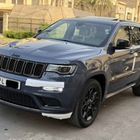 🌹 جيب جراند شيروكي موديل 2021 فئة S خليجي 🇮🇶 المواصفات: * شاشة * كامرة...