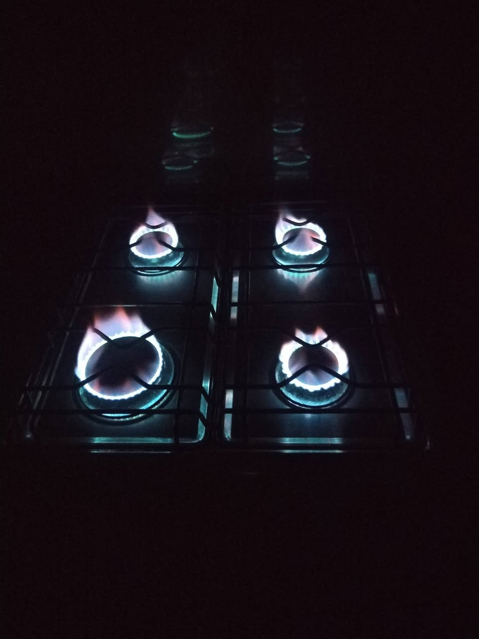 طباخ اربع مشاعل نضيفه مابيه شي شغاله كامله البيع سعره ب 60 ولي شراي يتصل ع رقم او يراسل وتساب ***********
