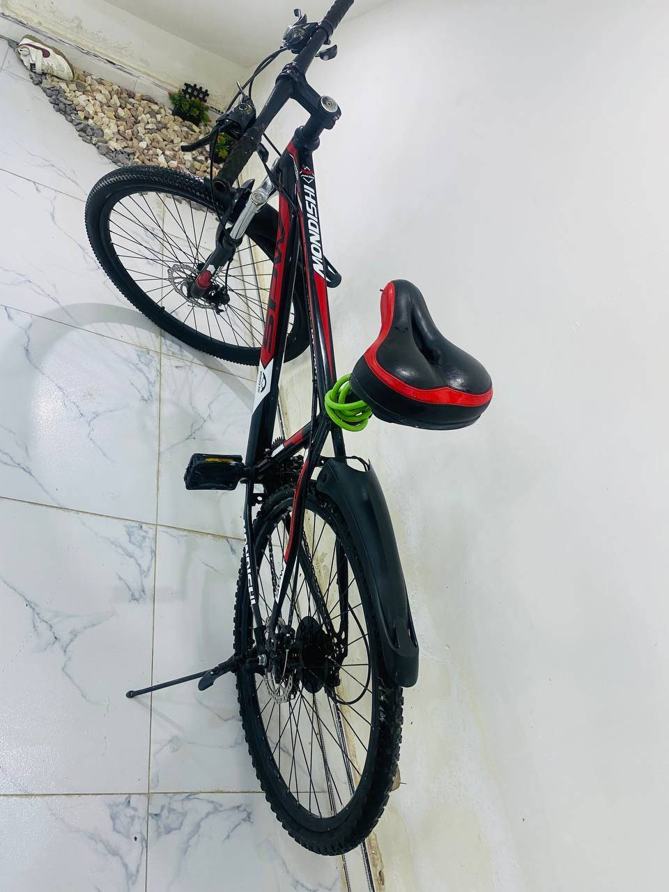 السلام عليكم
بايسكل جبلي رياضي للبيع الحجم وصط نظيف جدا السعر ١٠٠ بي مجال *********** @إشارة
