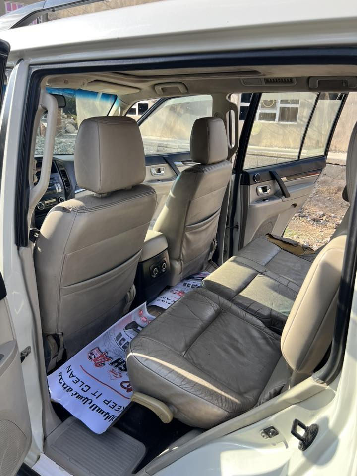 باجيرو 2010حبتور مكفوله من الضربه ومن الصبغ سياره جاهزه من كلشي رقم كركوك العنوان بغداد الرقم *********** السعر 135 بيها مجال
