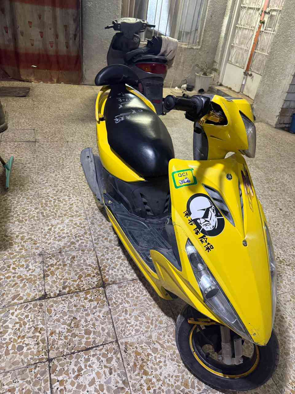 السلام عليكم للبيع ماكس مضلع لون اصفر الدراجه ختم واحد ويه مكينه مكفوله كفاله عامه حته كابريتر بلاديه  ملا حظه اطيك دبلات لبلاديه وياه   بس بيه ملاحضات بل كفر مبين بل صوره العنوان بغداد الحريه. ***********. السعر 700 وبيه مجال
