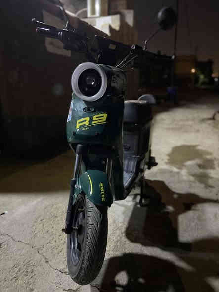 🛵شحن R9 مديل 24 بتشغيل بصمة وسويج  بلوتوث بطاريات خمسة دبل سرعة 70 حقيقي  
العطل بيهة فقط عقل 
سعر 300 الف وبيهة مجال
