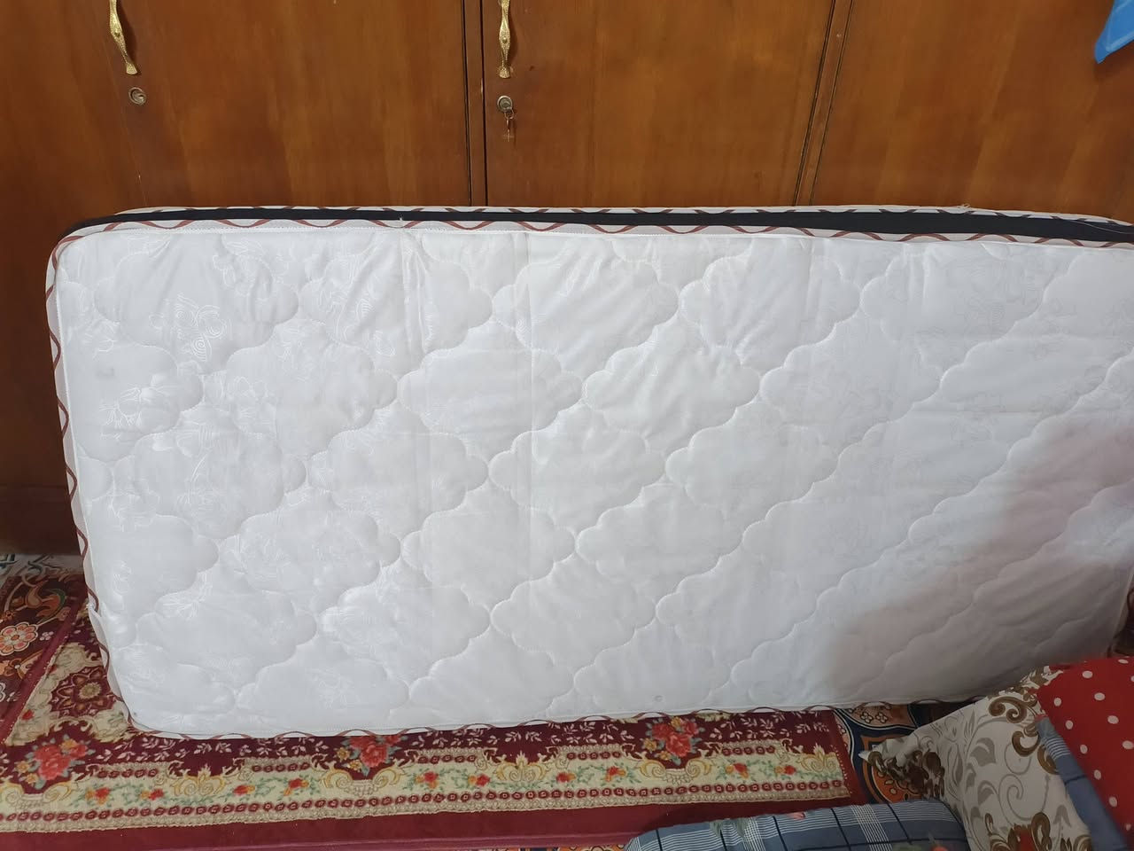 السلام عليكم منادر للبيع واحد مستخدم واحد جديد بس كسرت منه الجيس المكان البصره الجزيره اليوبه الرقم ***********
