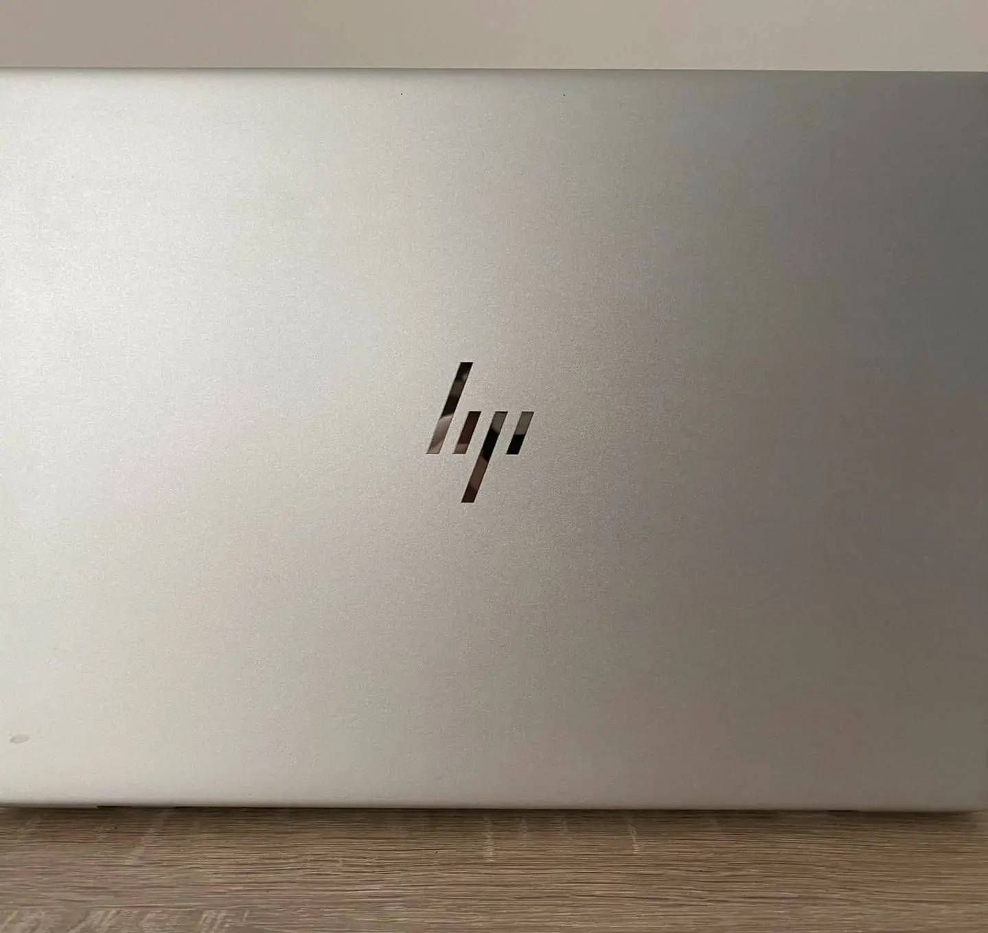 لابتوب hp Elitebook الشكل الحديث هيكل المنيوم الجيل الثامن للبيع 
الحاسبه سوبر سلم وهيكل معدني انيق جدا 
الجيل الثامن
المعالج core i5 الجيل الثامن
رام 8 كيكا DDR4
هارد 256 كيكا SSD
كرت الشاشه Intel Uhd 630 حجم 4 كيكا
الشاشه حجم 14 انج ضد التوهج 
باتري ليثيوم 6 خلايا  شحن سريع 65 واط والباطرية ممتازة
كامره دقة hd
 منفذ تايب سي و رام  وhdmi وباقي المنافذ   الحاسبه كلش نضيفه وحلوه
السعر 325 الف


**إذا كنت صاحب هذا الإعلان وتريد حذفه لأي سبب، رجاءا أرسل رسالة إلى الدعم الفني**