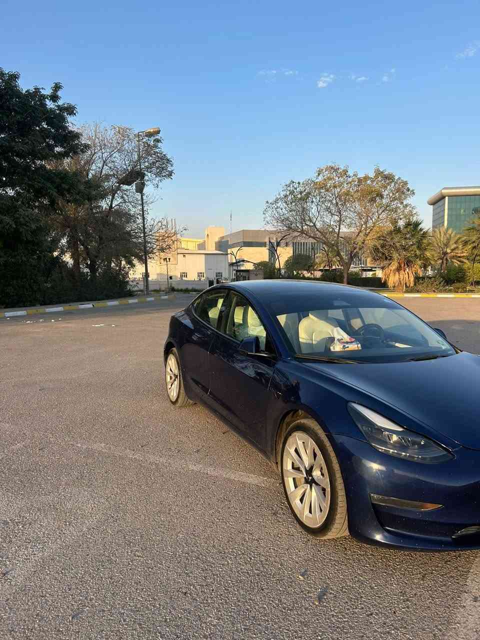 السلام عليكم
تيسلا مودل ٣ دبل ماطور لونك رينج موديل ٢٠٢٢ المدى ٥٠٠ كيلو داخل ابيض المميز للبيع 
السيارة بيها صبغ جاملغين جهة السايق وبيها ملاحظات بسيطة 
السيارة ماشية 56 الف مايل 
السيارة اوفلاين 
مكان السيارة بغداد الغزالية 
السعر 165 ورقة وبيها مجال 
للتواصل ***********
