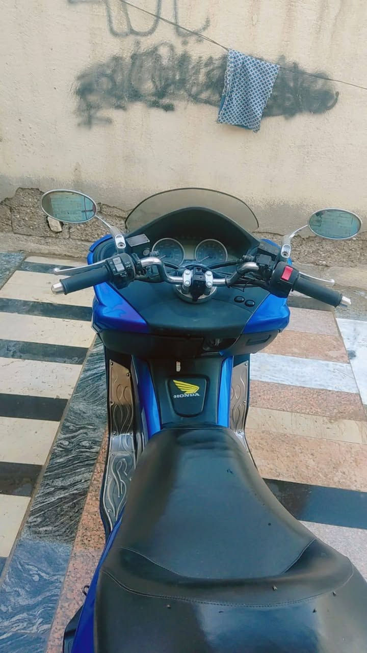 دراجه فورصه صفر عشره كامله ما بيهه نقص بس جاملق الكدام تلث تحويلات كير شغال السعر 1200رقم الهاتف ***********متواجد عله الوتساب واتصال
