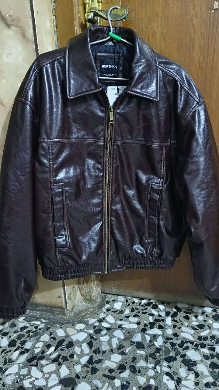 سلام عليكم جاكيت ماركة BERSHKA
طالبة اوردر من تركيا اليوم جاني قياسM يلبس جلد طبيعي غنم وزن80 و85
سعر130الف قفل العنوان بغداد شعلة 
***********
