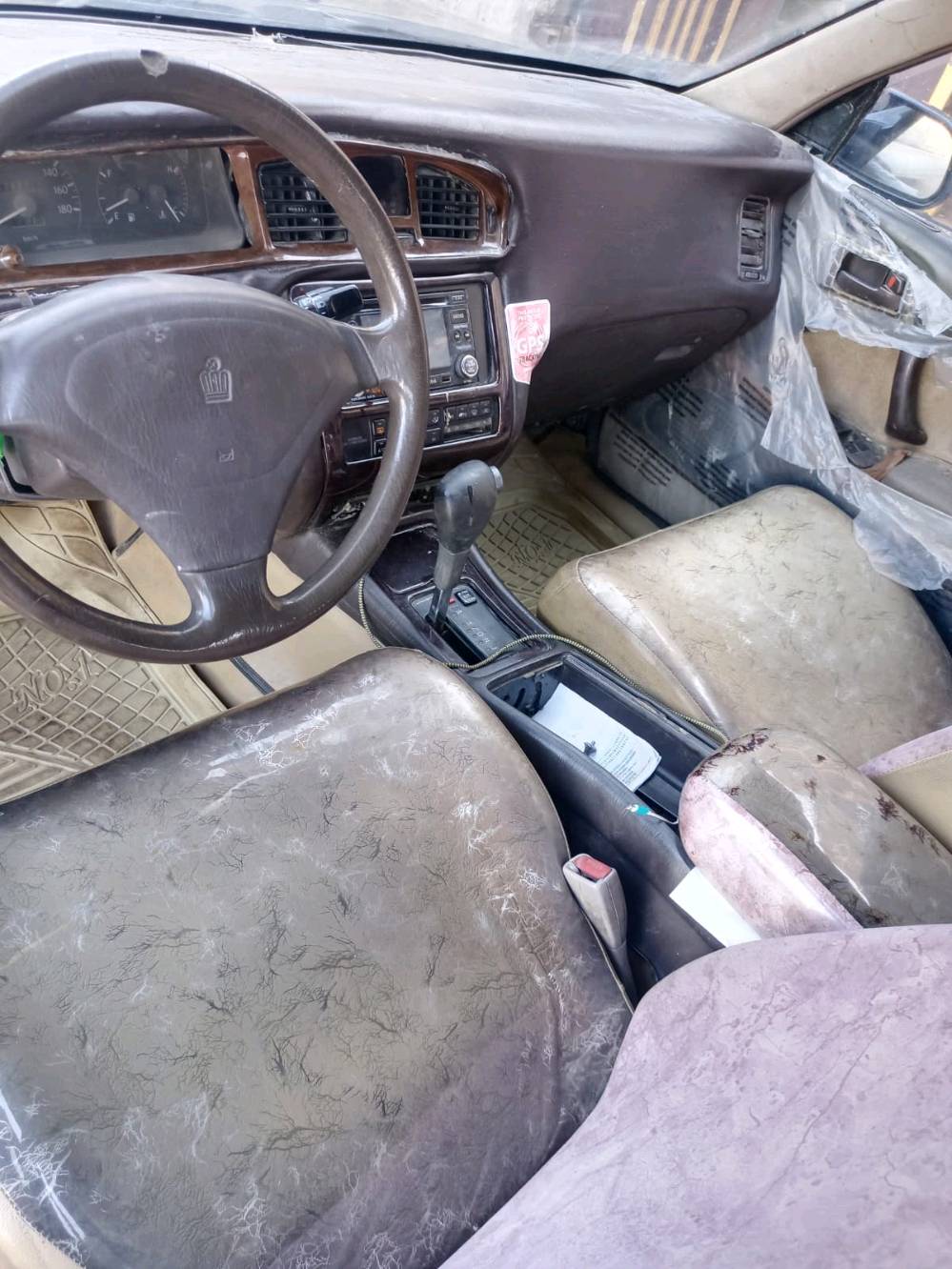 السلام عليكم 
سياره بطه موديل ٩٣ تحويل مباشر كفاله مكينه وكير والكص بي فطور قليله بل قماره
سعر السياره ٤٣ وبيها مجال للشراي مكاني بغداد وهذا رقم التواصل المباشر بي شريحه اتصال موجود و واتساب ايضاً +964 770 883 0783