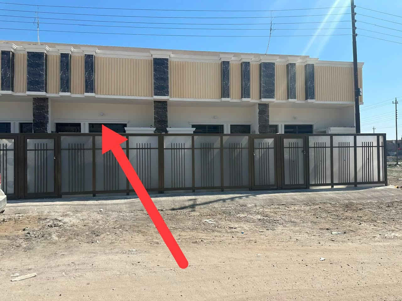 دار للبيع 50متر الواجهيه4وربع ونزال 12متر على شارع التبليط عرض الشارع 20 متر بصف ركن طيار الاستفسار على هذا الرقم☎️*********** واتساب او خاص مفتوح سعر البيت 39 وبي مجال للشراي بغداد سبع البور
