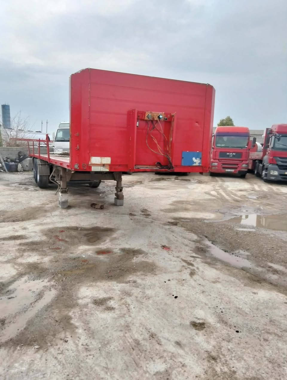 السلام عليكم سياره للبيع فالفو 2003 كير اوتوماتيك تبريد هاف حجم ٤٦٠ مربوطه فلات ٣ دنكير طول العربان ١٣/٦٠ داخل ديسكو جي بي اس و رادار عنوان كركوك السعر بالخاص   رقم الهاتف ***********
