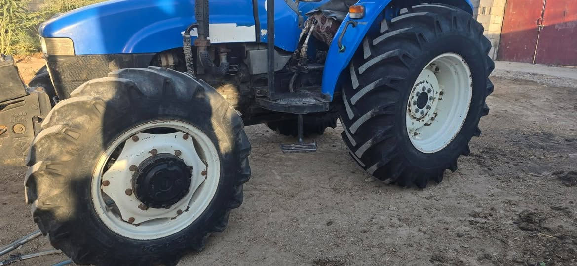 انيوهلند للبيع موديل ٢٠١٢ رقم واسط تحويل الشراي لاتصال عله الرقم ***********
