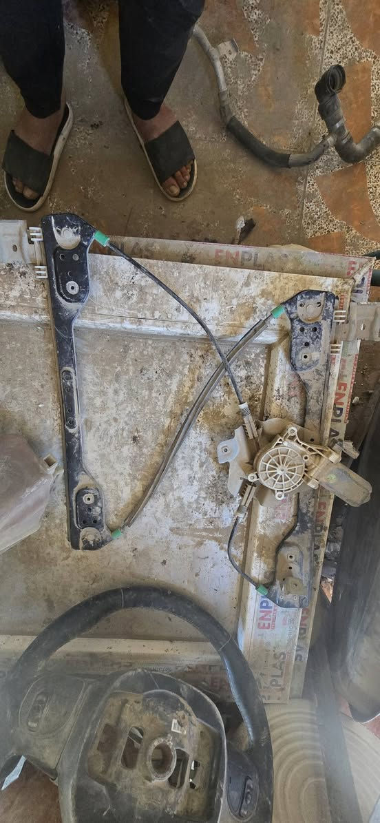 أغراض  أصلي مال  سي200 موديل  16
*********** الوتساب موجود  ع هذا رقم
