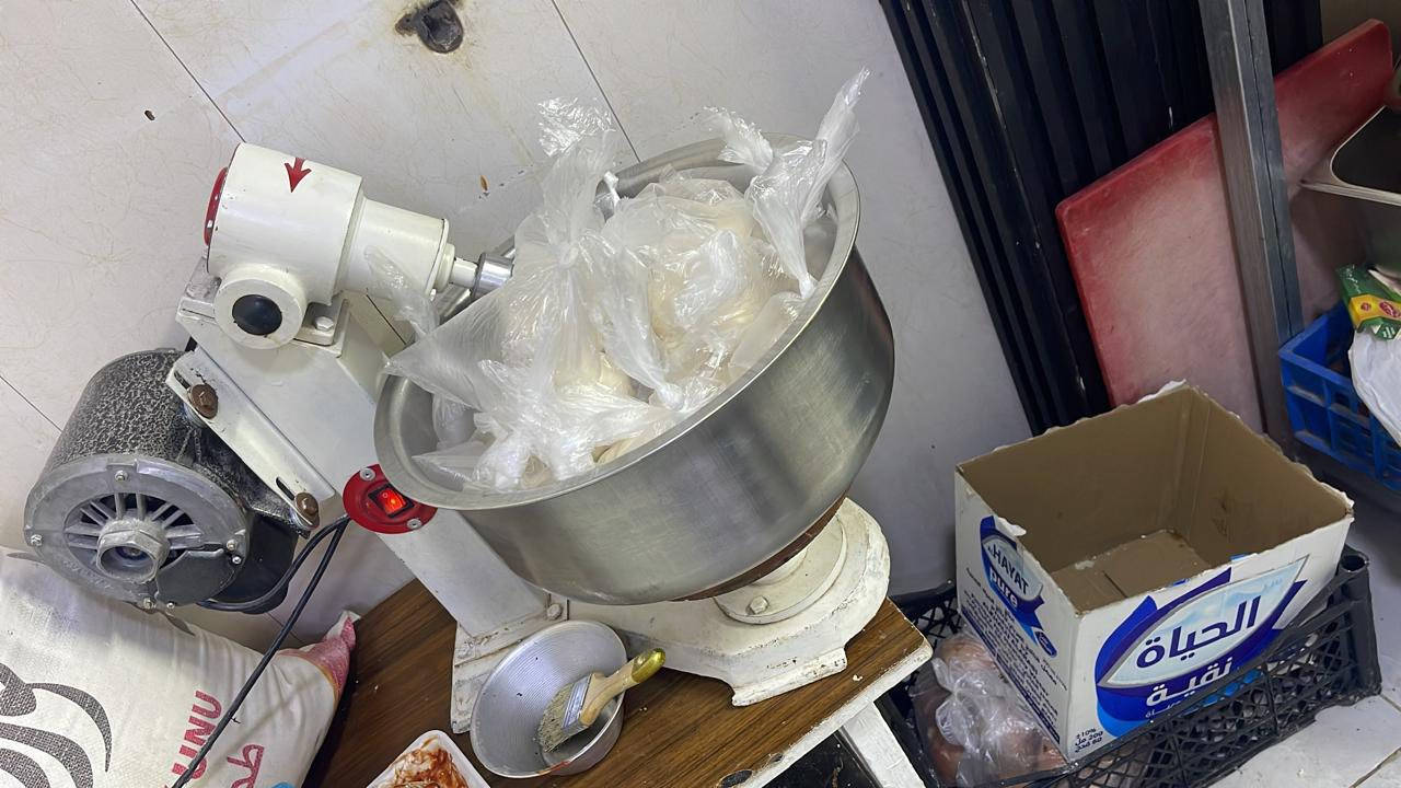 سلام عليكم 
غراض مطعم للبيع استخدام اقل الشهر 
فرن داخله حجر 
فتاحه سوريه 
عجانه 
ماني بغداد حي القاهره 
للاستفسار 
  ***********
