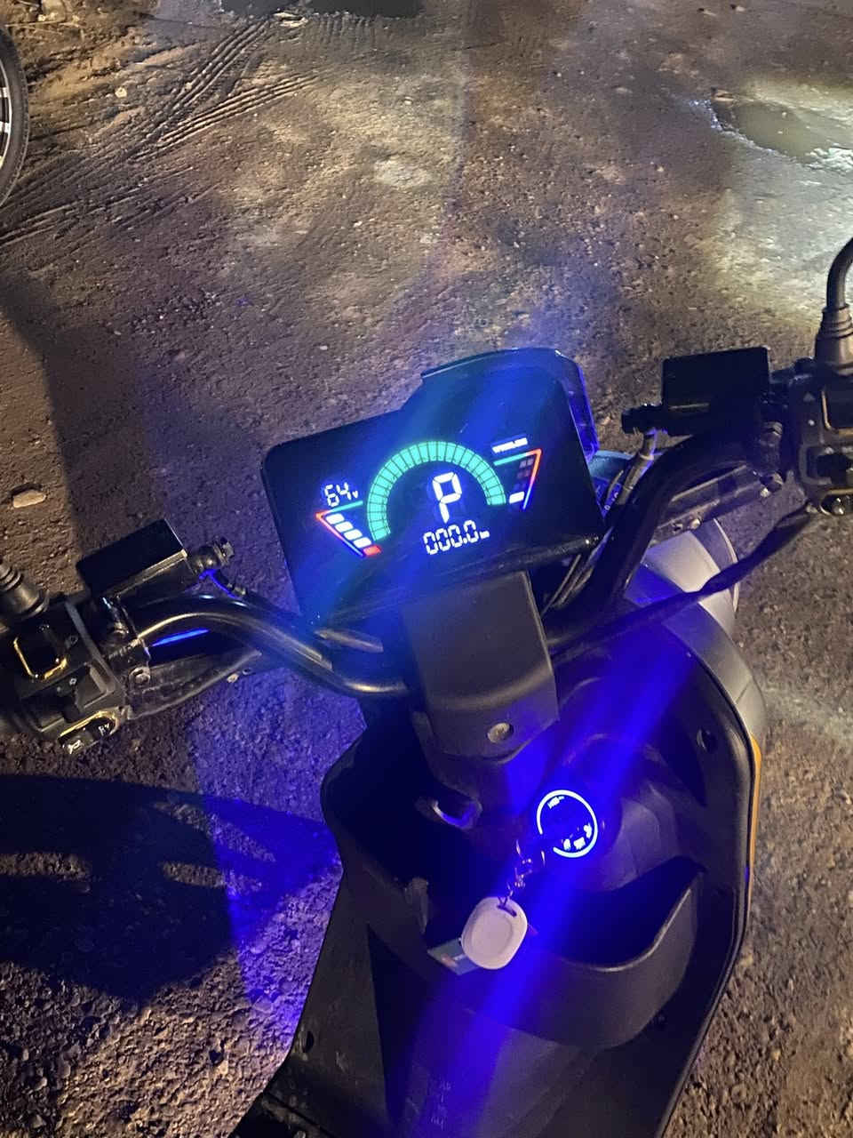 إسلام عليكم دراجه شحن للبيع دراجه R11. دراجه اخت لجديده نضيفه كامله مابيه اي نقص كله شغال عنوان ديالى بعقوبه تقاطع لساده السعر 550 بي مجال قليل. استفسار ***********
