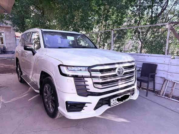 لاندكروز( VX ) SAS 2022تنفس طبيعي رقم بغداد الموصفات فول ( بصمهً - فتحه - شاشه كبيره - جلد اصلي وتبريد تدفئه كشن لايت عدسه كشن ميور  ويل كب وموصفات عديه اخره السياره مكفوله من الصبغ التبديل فقط شبر بارد بل بنيد   السعر 65الف  وبيه مجال الرقم *********** بغداد
