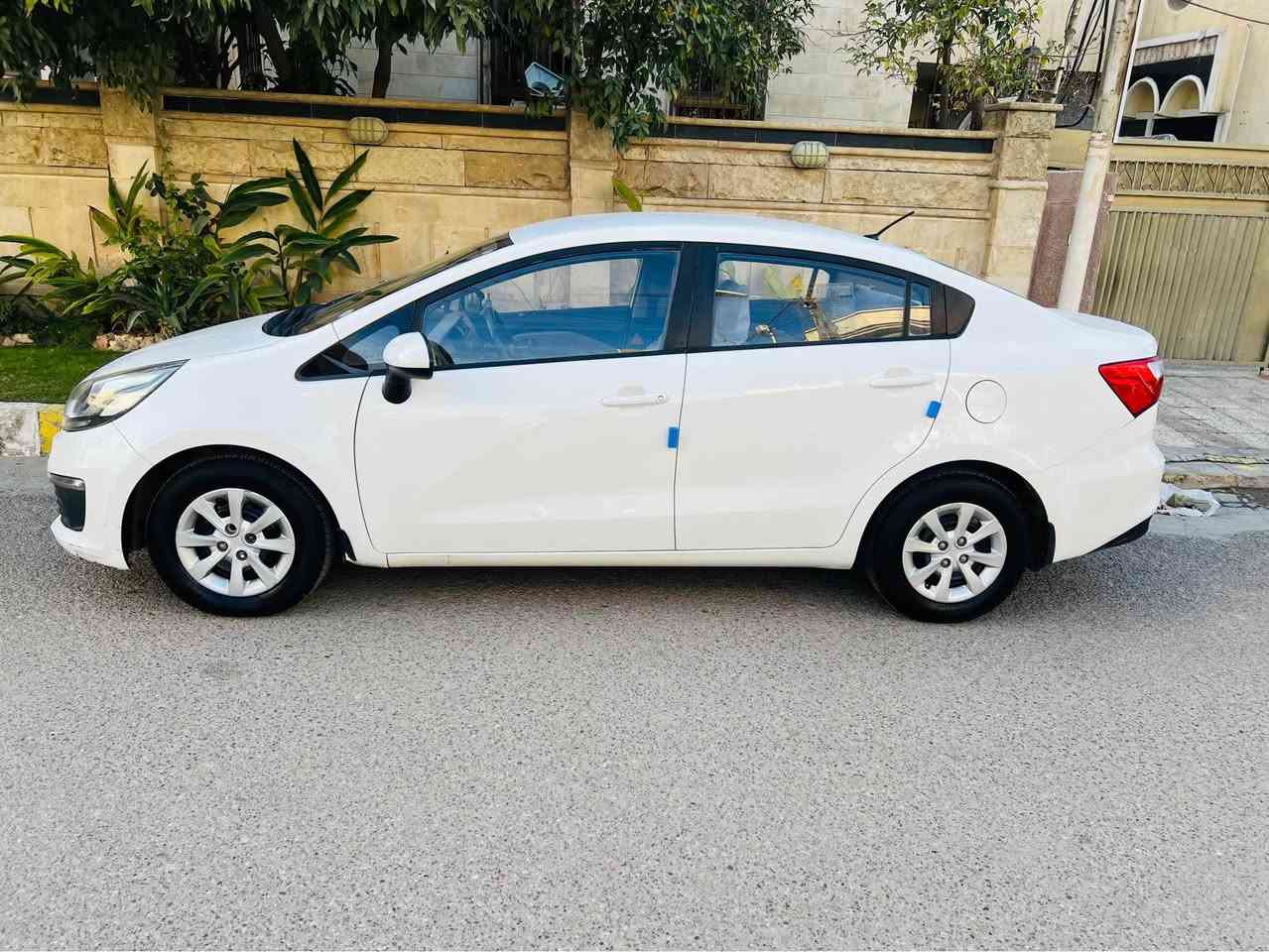 يا الله 
السلام عليكم 
كيا ريو موديل 2017 خليجي 
ماشيه 140 
بيه صبغ بس دوسه 
بدون دواخل 
مكينه 1600 بشرط ما مفتوح 
مواصفات معروفه 
تحكمات كامله
 حساس خلفي 
السعر  107
الشراي يتصل *********** 
عنوان بغداد غزاليه بغداد, العراق
