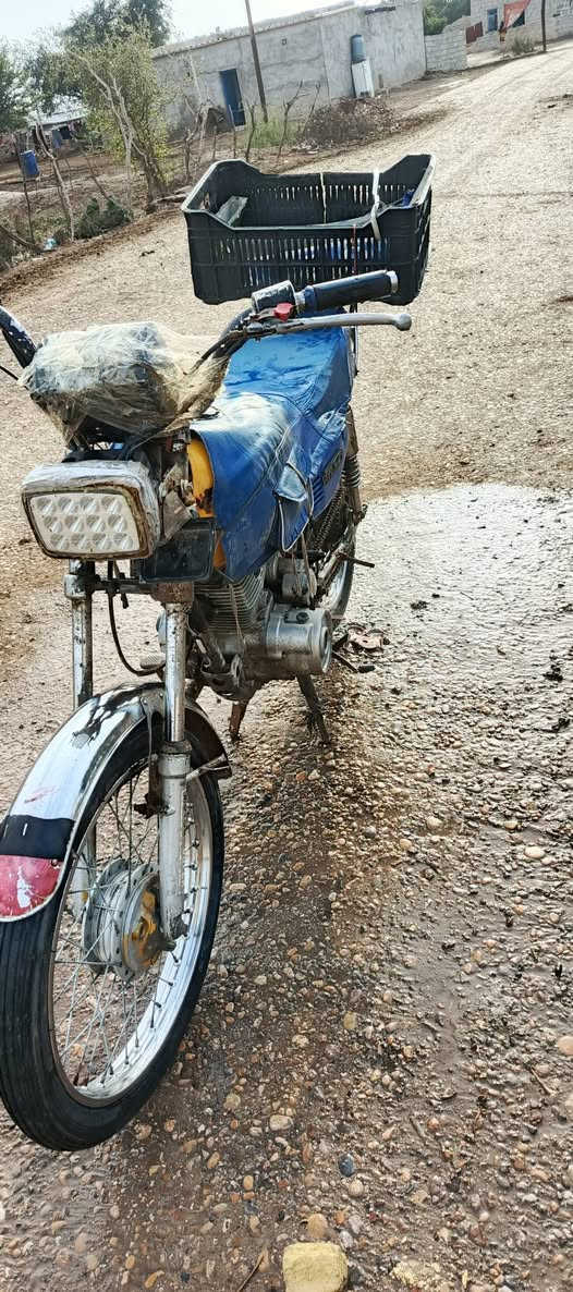 السلام عليكم دراجه للبيع ايرانية محركها مال ستوته ادوات سعرها 300 وبيها مجال شغاله نكره كهربائيات شغاله المكان ميسان ناحية المجر الكبير للاتصال ***********
