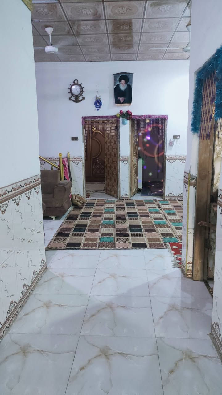 بسم الله الرحمن الرحيم (بيت للبيع مساحه 200م). وقف سني مسجل بيت كامل ديوان 8/في4. )صاله8/غرف 2/+صحياته خارجيه وداخيله
منطقه حلوه مرتبه سواق مدارس حكوميه+ أهليه
وكافته الخدماته موجوده العنوان والرقم 
‏‪0782 993 6302‬‏ السعر خاصه ومناسب حياكم الله الشرايه

في منطقه ام نعاج مقابل 
السجن المركزي حمدان
