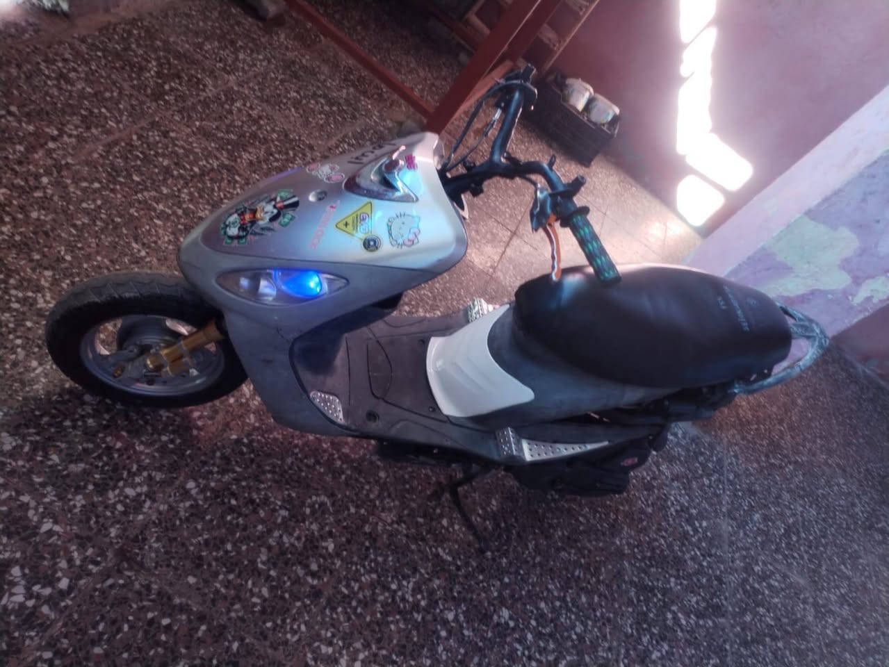 سلام عليكم دراجة قجمة للبيع بوش 49 بلادي مدل بس ولفات سعر 500وبيهة مجال المكان البصرة الحيانية ***********
