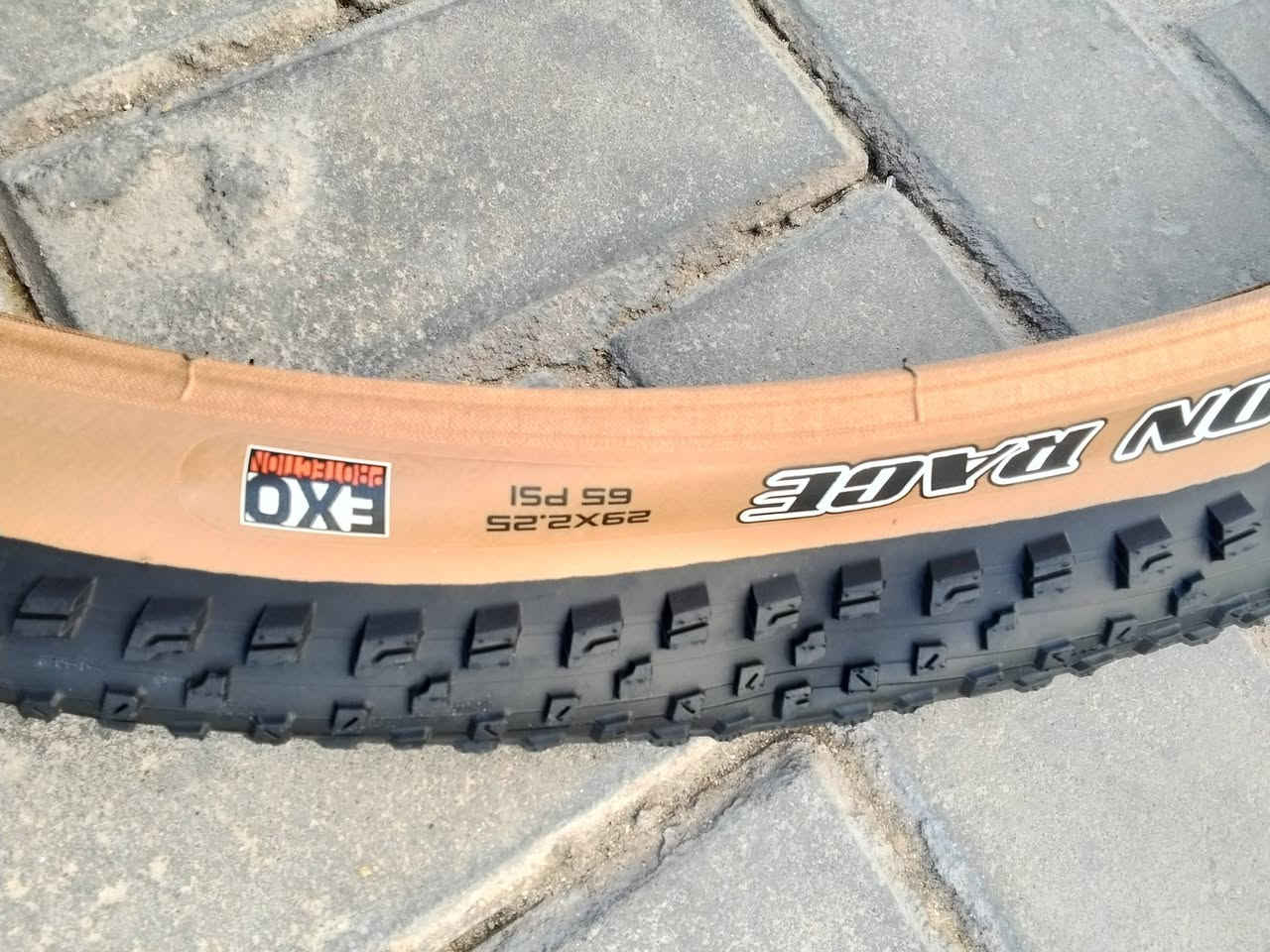 سلام عليكم تايرات ماكسس خط جوزي حجم29 غير مستعمل 
السعر خاص
يوجد توصيل كافه المحافظات 
للتواصل ***********
